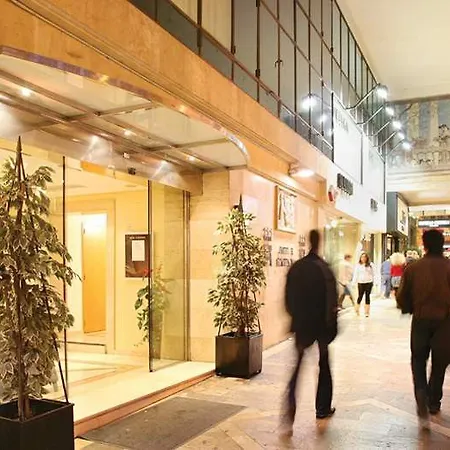 阿尔姆戴纳酒店 酒店 4*